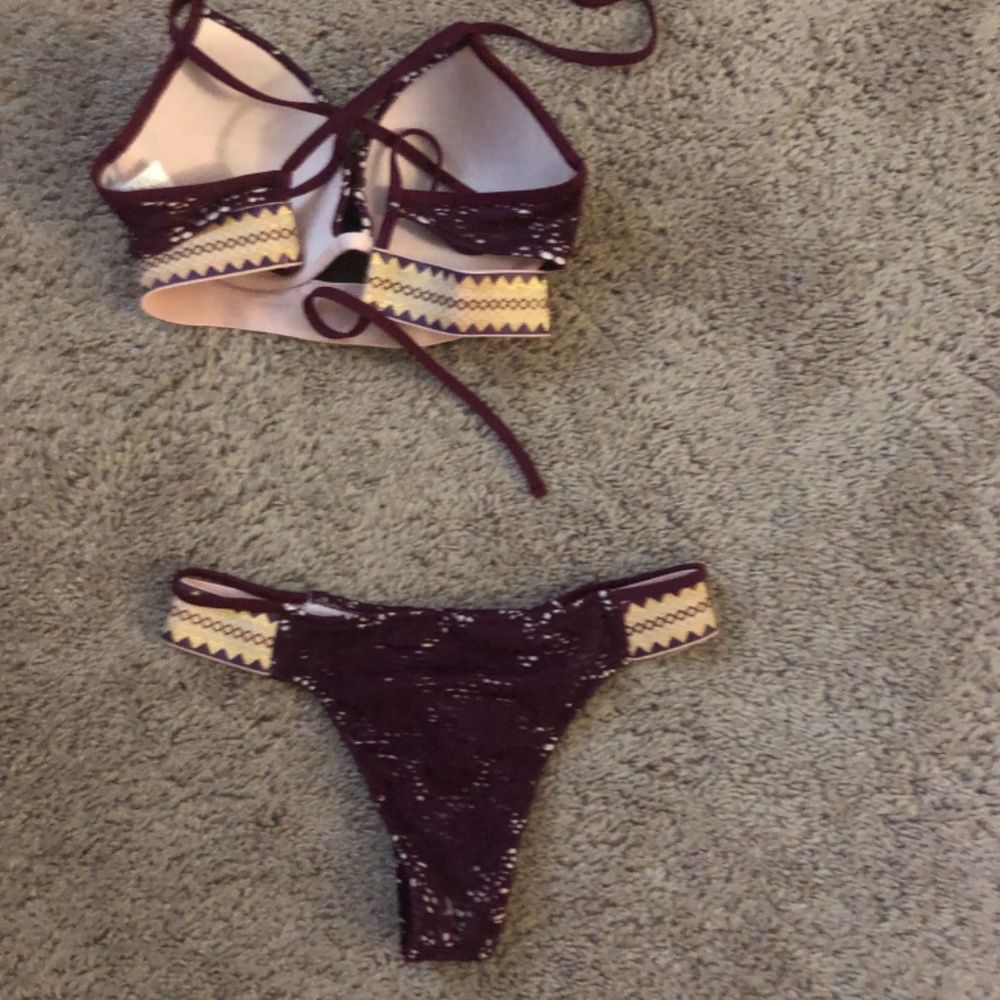 Bikini - Picture 2 of 2